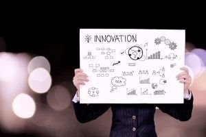 El hecho de que en España menos de la mitad de las empresas tienen web propia y ello incluye a pymes y profesionales.