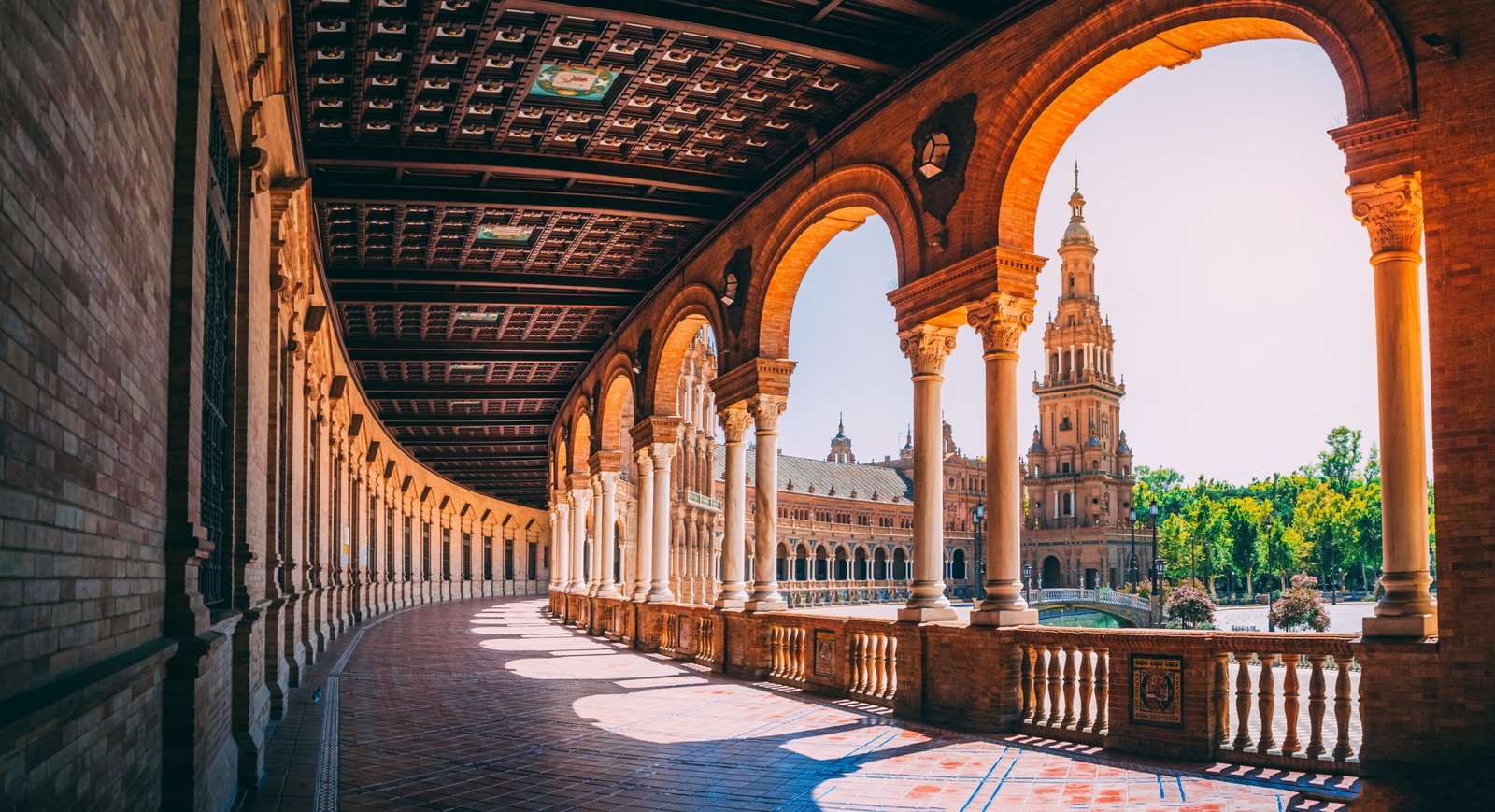 El taller que ayudó a construir la Plaza de España de Sevilla 2